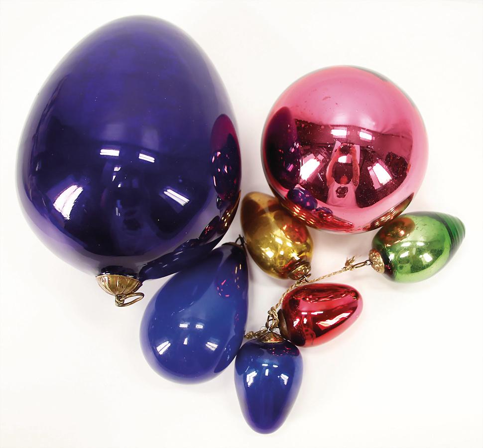 Konv. Christbaumschmuck, Spiegelglas, Biedermeier, rosa: Konv. Christbaumschmuck, Spiegelglas, Biedermeier, rosa Kugel, D: 10 cm, ovale Kugel, L: 17 cm, 4 ovale Kugeln, 4,5 cm, 1 Kugel, oval, 9 cm