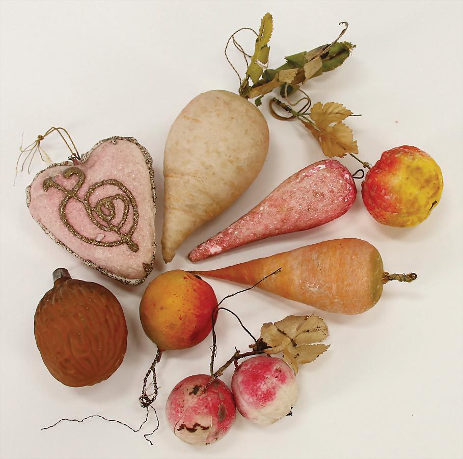 Konv. Christbaumschmuck, Watte, Früchte, 1 Nuss Glas,: Konv. Christbaumschmuck, Watte, Früchte, 1 Nuss Glas, 4-13 cm, 1 Herz
