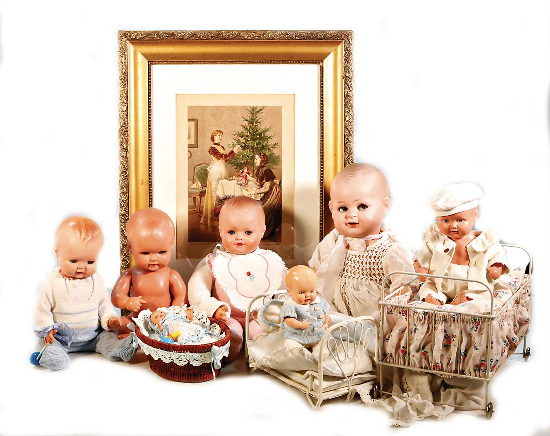 Konv. Baby-Puppen, Celluloid u. Masse, kl.: Konv. Baby-Puppen, Celluloid u. Masse, kl. Celluloid-Puppe, in Wiege, Strampelchen, Metallbett, CELLBA Baby, in Metallbett, 4 größere Puppen, 1 Druck gerahmt, Weihnachtsszene