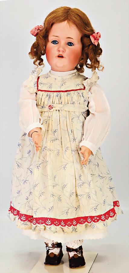 JDK KESTNER 249, Biskuit-Porzellankopf-Puppe, 58 cm,: JDK KESTNER 249, Biskuit-Porzellankopf-Puppe, 58 cm, Kurbelkopf, blaue Schlafaugen, off. Mund, Zähne u. Zunge, Gliederkörper, alte Kleidung, alte Schuhe, Gipsdeckel, alte Echthaar-Perücke, sehr sch