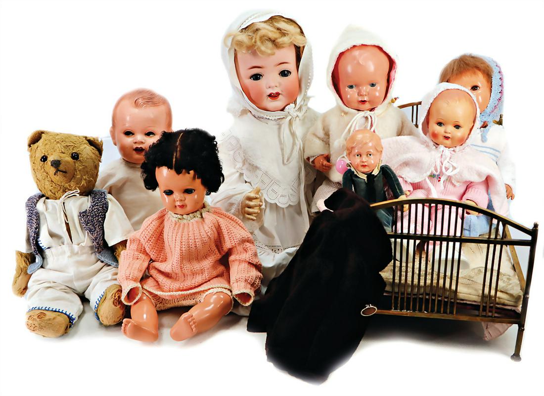 Konv. Puppen, 5 Babys, Celluloid u. Tortulon, 1: Konv. Puppen, 5 Babys, Celluloid u. Tortulon, 1 Brustblattkopf-Puppe, Junge, Puppenbett, 1 Puppe HEUBACH, 342, Perücken-Pull (Perücke neuer), bespielt, 58 cm, 1 Bär abgeliebt