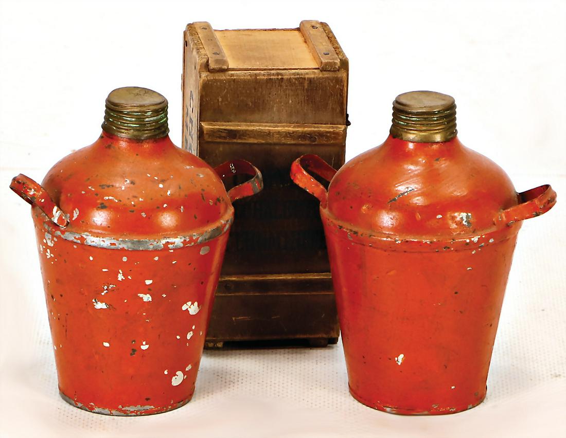 2 Blechkannen, H: 10 cm, wohl MÄRKLIN, 1 Kiste (1 of 1)