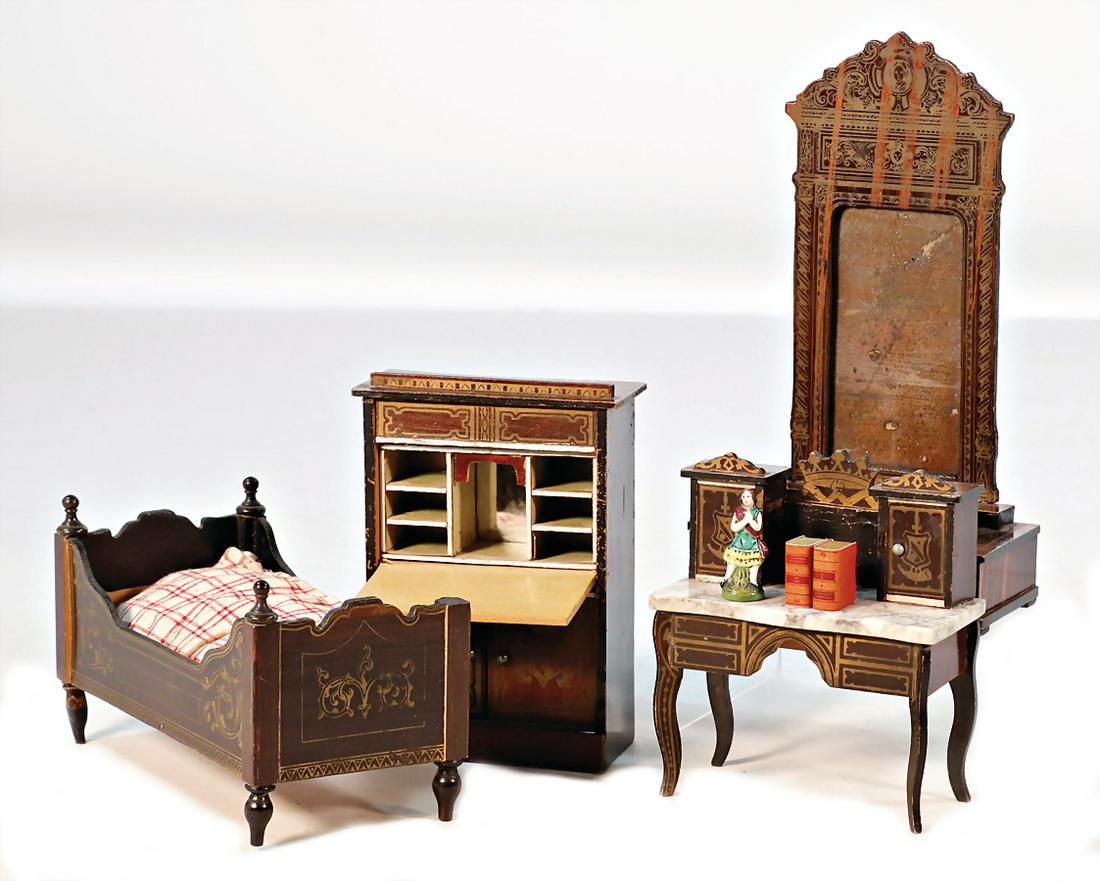 Puppenstuben-Möbelprogrammteile, Boulle, Bett, 16 cm,: Puppenstuben-Möbelprogrammteile, Boulle, Bett, 16 cm, Sekretär (2 Regalbrettchen fehlen), Spiegel (Spiegelglas fehlt), kl. Sekretär, 13 cm, teils kl. Fehlstellen