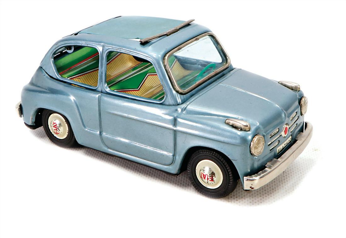 BANDAI Japan, Fiat 600, Blech, Friktionsantrieb, 17,5: BANDAI Japan, Fiat 600, Blech, Friktionsantrieb, 17,5 cm, Stoffschiebedach, guter Zust.