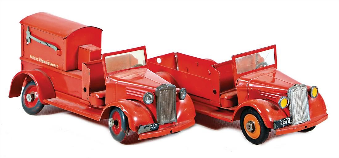 TEKNO 2 pieces, LKW´s, 15 cm, sheet metal, push cars, 1: TEKNO 2 pieces, LKW´s, 15 cm, sheet metal, push cars, 1 vehicle with flaws at the tyres, worn, good German Description TEKNO 2 Teile, LKW´s, 15 cm, Blech, Schiebeautos, 1 Fahrzeug Risse an den Gummi