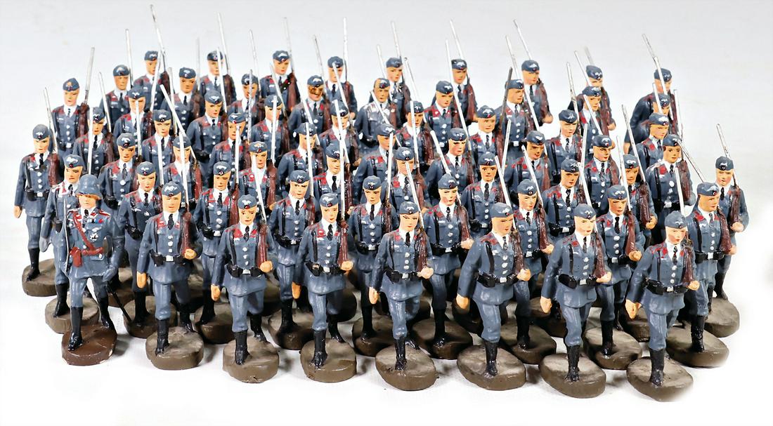 ELASTOLIN mixed lot, Wehrmacht, World War II, marching, (1 of 1)