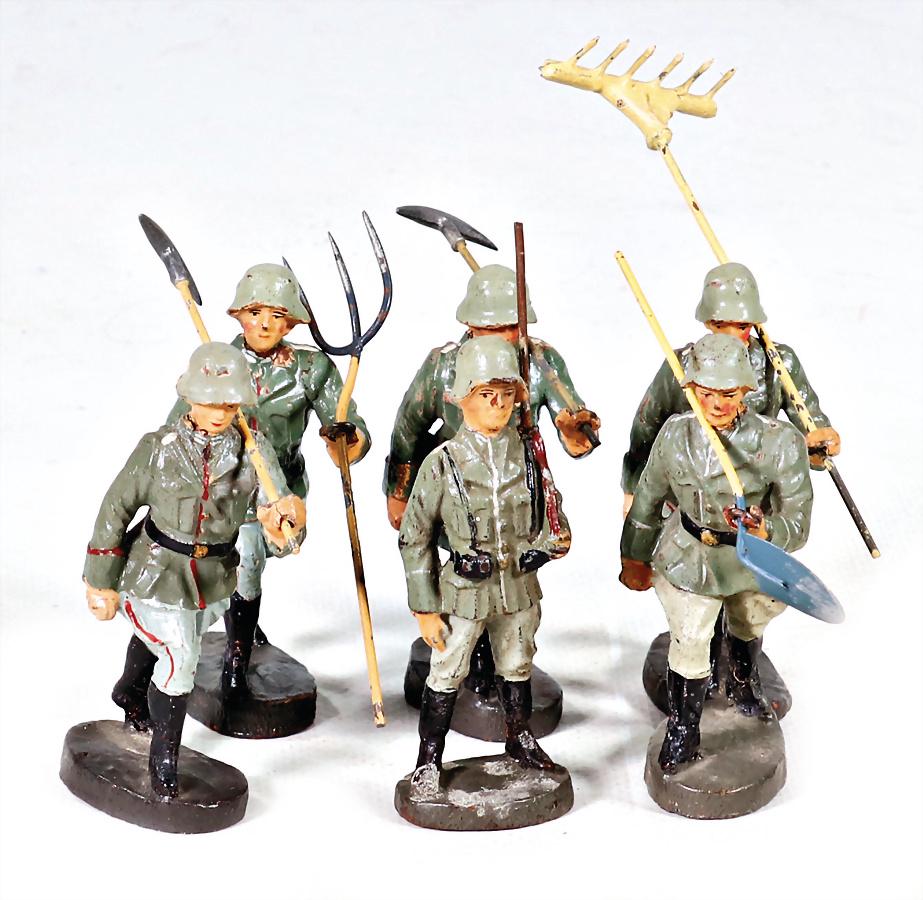 ELASTOLIN 6 figures, soldiers, marching, with shovel, (1 of 1)