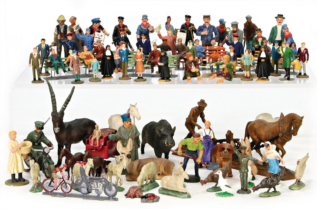 mixed lot of station figures, mostly plastic, some: mixed lot of station figures, mostly plastic, some made of mass or casting, mostly track 0, some benches, animals, small articles German Description Konv. Bahnhofsfiguren, meist Kunststoff, ein 