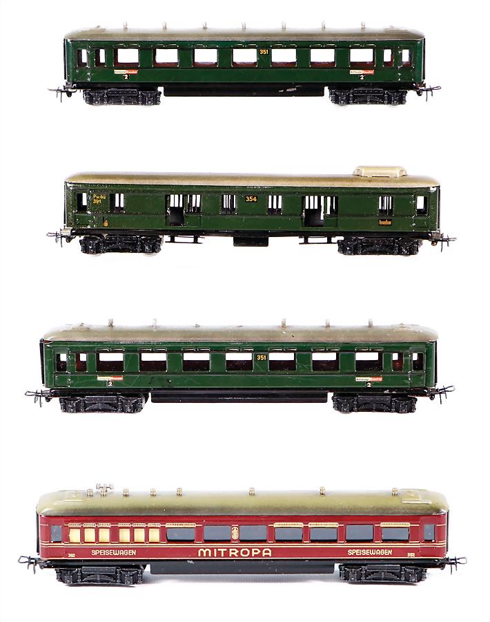 4 pieces, 00, 351, 4-axled passenger coach, 2 fans are  (1 of 1)