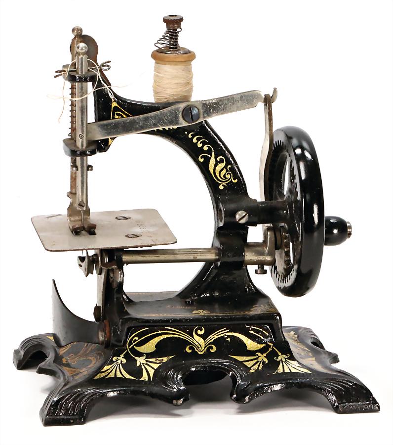 children`s sewing machine, casting / wood, height: 17 (1 of 1)