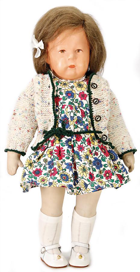 KÄTHE KRUSE doll No. I H, 45 cm, fabric head, 3 seams: KÄTHE KRUSE doll No. I H, 45 cm, fabric head, 3 seams at the back of the head, slim hip, worn, a bit color is wear down at the cheek German Description KÄTHE KRUSE Puppe Nr. I H, 45 cm, Stoffkopf, 3