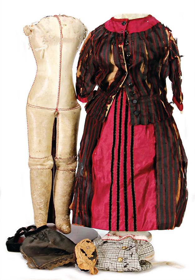outfit for a Fashion-Doll or for an early papier mâché: outfit for a Fashion-Doll or for an early papier mâché doll, very nice, original, 2-part outfit made of silk, wine-red/black, silk is partially strongly worn, for c. 40 cm doll, small black pinafore