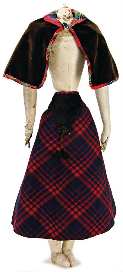 early Biedermeier body, leather, slim waist, broad hip,: early Biedermeier body, leather, slim waist, broad hip, single stitched down fingers, white kid leather, 73 cm, shoulders width: 18 cm, depth: 6 cm, with slip, 1 hand is slightly worn German Descripti