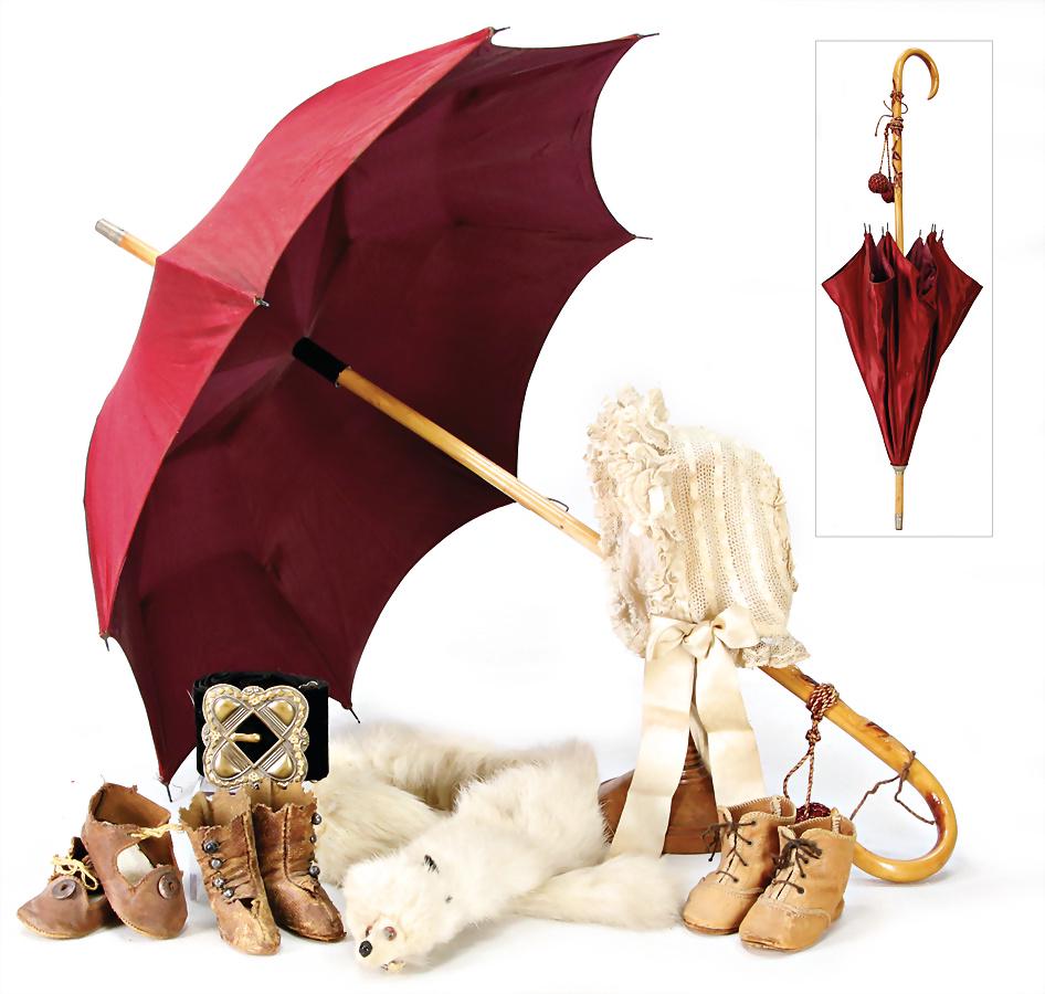 mixed lot of clothes, accessories for a French Bébé,: mixed lot of clothes, accessories for a French Bébé, big silk umbrella for stroll, wine-red, with original cover, wood handle, 64 cm, with very nice hood with silk, 1 real fur stole, 3x doll shoes, 