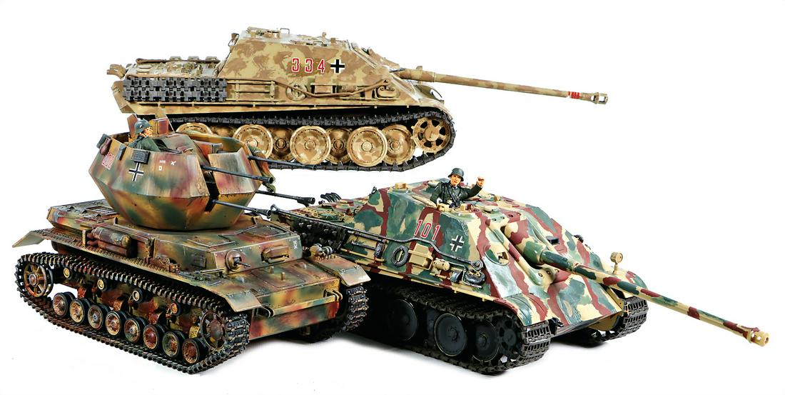Konv. 3 Artikel, Tankwagen, Kunststoff, guter Zust.,: Konv. 3 Artikel, Tankwagen, Kunststoff, guter Zust., auf Funktion nicht gepr., 25-28 cm, 2. Weltkrieg