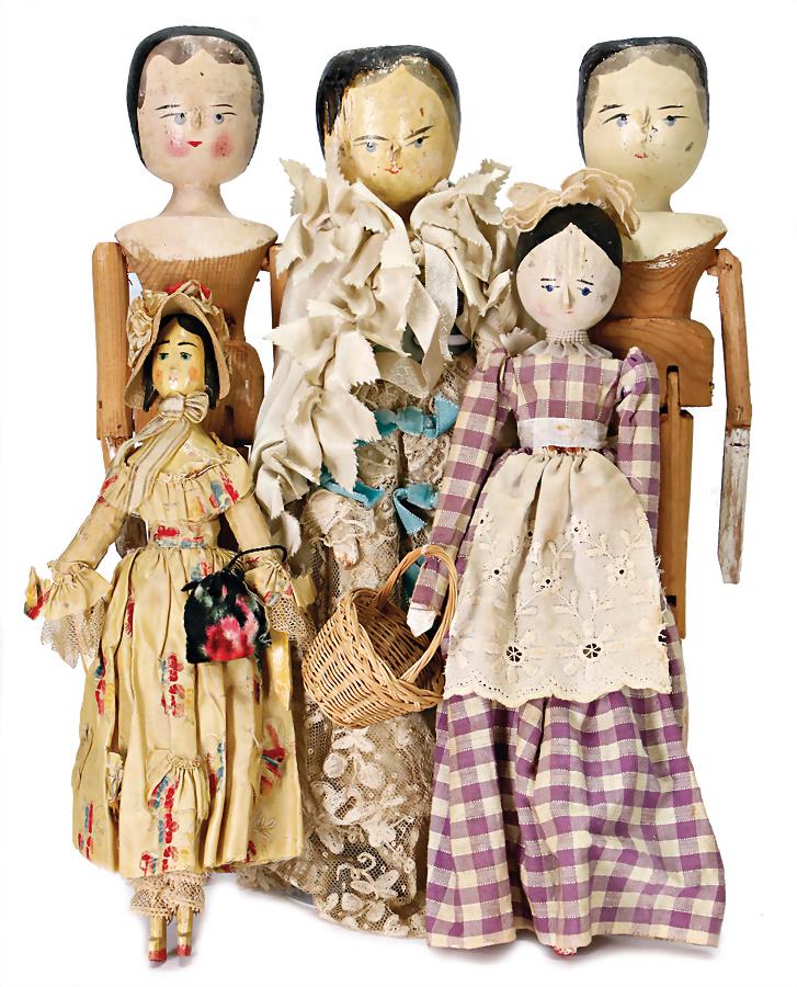 Grödnertal mixed lot of  dolls, wood, colored , with (1 of 1)