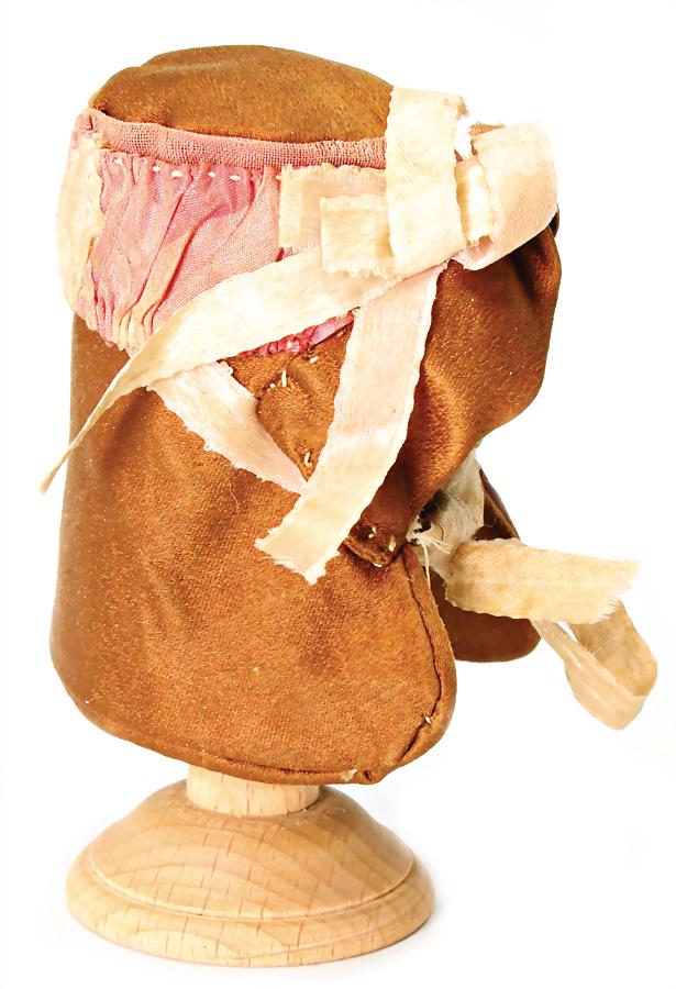 exceptional doll hat for an early doll, silk, for (1 of 3)