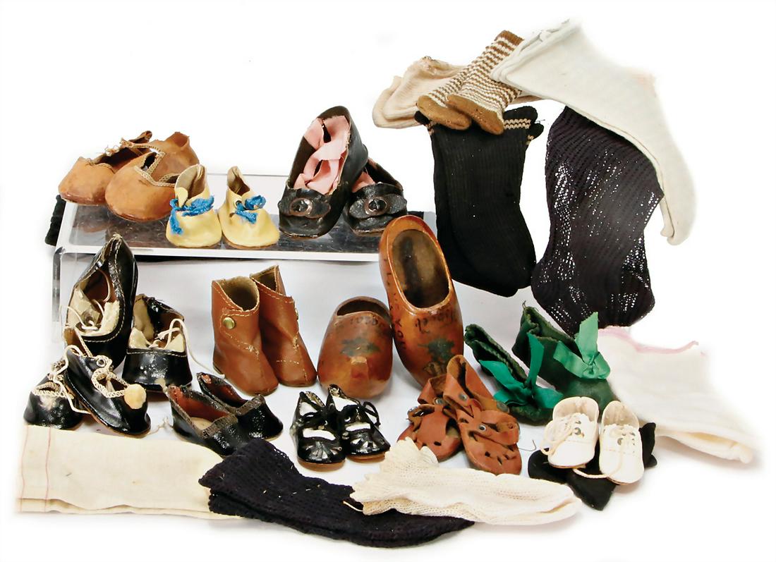 mixed lot of  doll shoes, 10 pairs, a pair of clogs, (1 of 1)