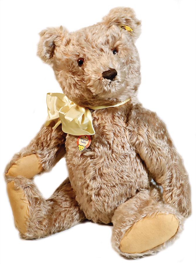 STEIFF original teddy, produced around 1950, grey: STEIFF original teddy, produced around 1950, grey mohair, with button, rests of the yellow cloth tag label, breast sign, felt paws in very good condition, nice full mohair, 50 cm, very expressive Obje