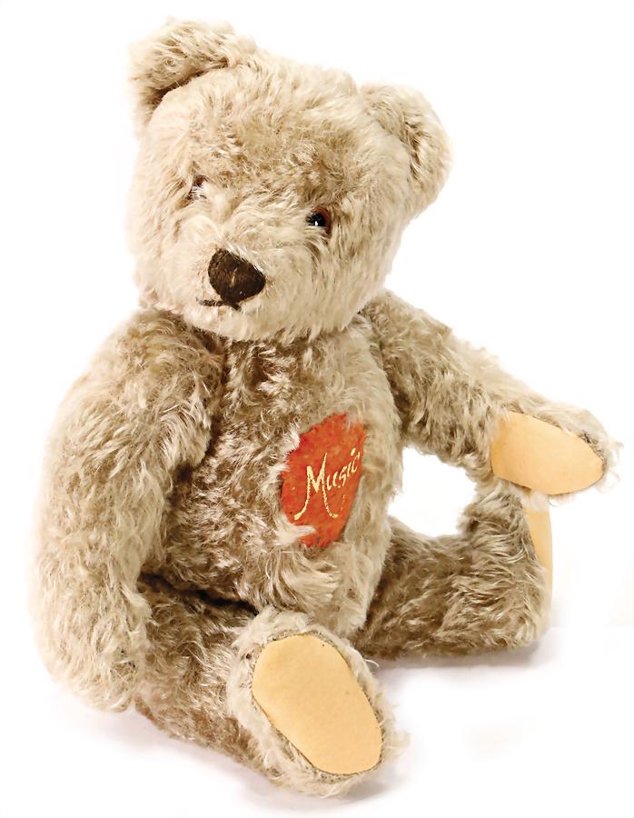 STEIFF '50s, music teddy, light brown mohair, felt paws: STEIFF '50s, music teddy, light brown mohair, felt paws are very good, mohair is slightly faded, with button, circular felt insert with music inscription, was probably 1x restored, music mechanism is 