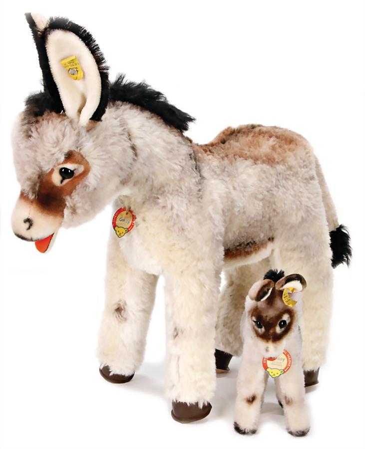 STEIFF 2 pieces, Grissly, complete, 1x No. 3610-17, 1x: STEIFF 2 pieces, Grissly, complete, 1x No. 3610-17, 1x 1635.00, larger donkey with creases in the chest label, otherwise good condition German Description STEIFF 2 Teile, Grissly, kompl., 1x Nr. 3610-