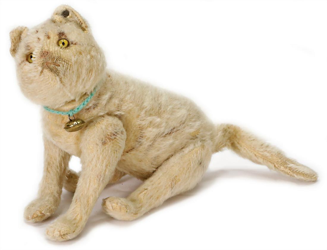 STEIFF cat, around 1908-12, 16 cm, with button, block: STEIFF cat, around 1908-12, 16 cm, with button, block letters, long stretched F, standing, yellow glass eyes, minimally rests of the white cloth tag label, mohair-plush, off-white, striped, head, join