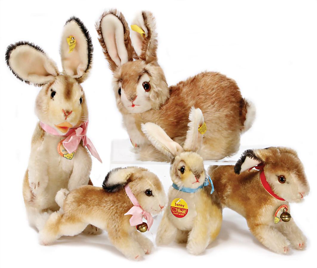 STEIFF mixed lot of hares, 1x hare Sunny, sitting,: STEIFF mixed lot of hares, 1x hare Sunny, sitting, swivel head, with button, chest label and cloth tag label, No. 2990-17, condition without damage , very nice strong colors, 21 cm, 1x hare, with butt