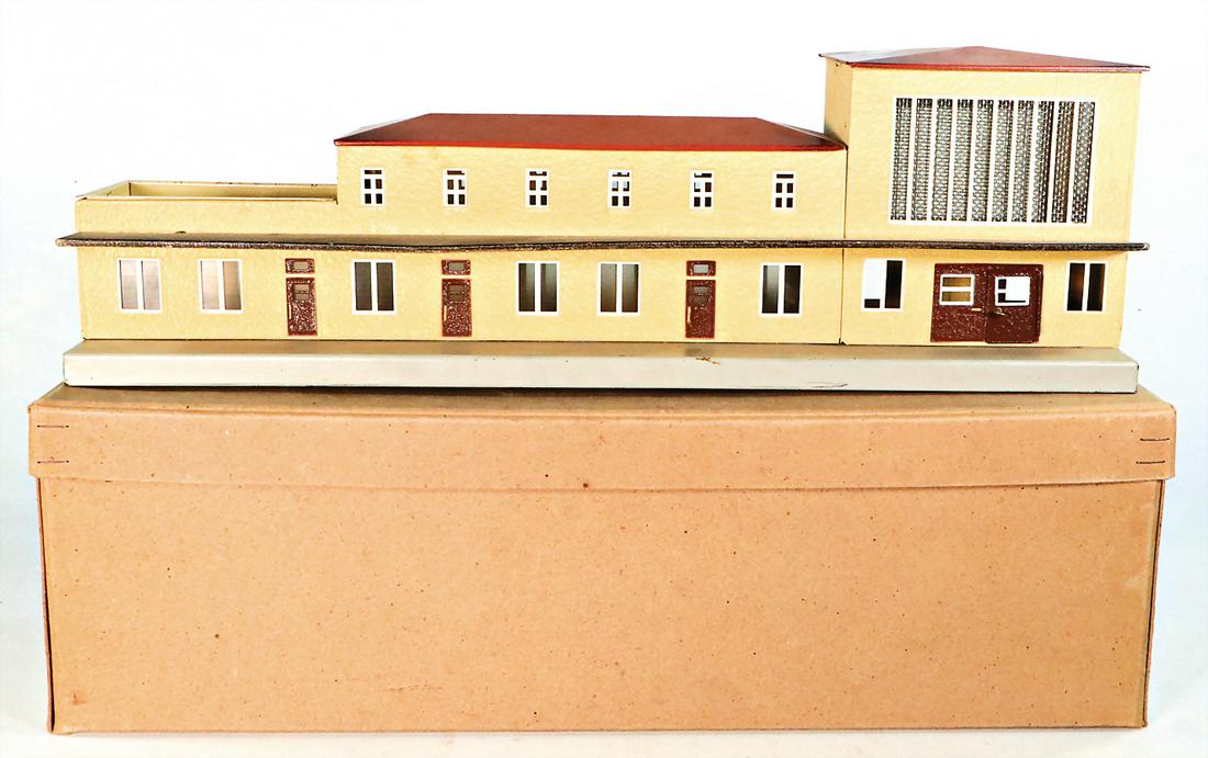 MäRKLIN Großstadt-Bahnhof, 419, Grundplatte: MäRKLIN Großstadt-Bahnhof, 419, Grundplatte 51,5x13,5 cm, H: 17 cm, bespielt, gut, im Orig.-Kart.