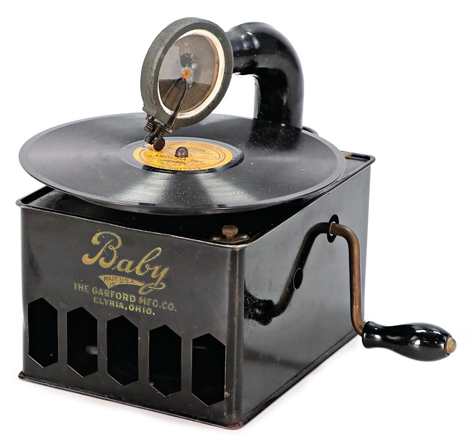baby The Garford MFG. CO. Elyra, Ohio, sheet metal body, children's/ travel gramophone, 20 x 30.5: baby The Garford MFG. CO. Elyra, Ohio, sheet metal body, children's/ travel gramophone, 20 x 30.5 cm, zinc plague at casting part around the membrane, clock mechanism is intact, Made in USA, otherwise