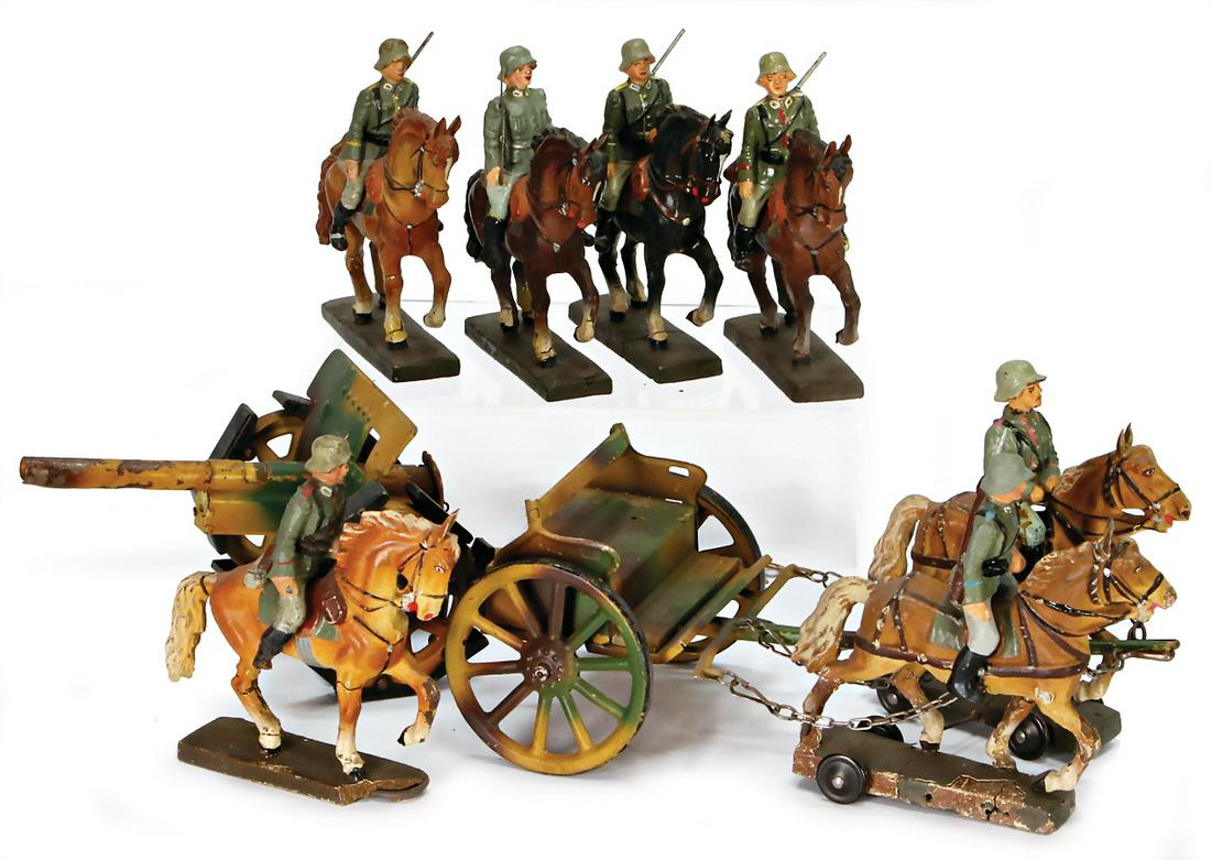 LINEOL / ELASTOLIN horse and cart, with anti-aircraft-gun and 5 riders, 7.5 cm, on horseback, used: LINEOL / ELASTOLIN horse and cart, with anti-aircraft-gun and 5 riders, 7.5 cm, on horseback, used condition, color is caused of old age wear down, with formation of cracks, otherwise good, mass