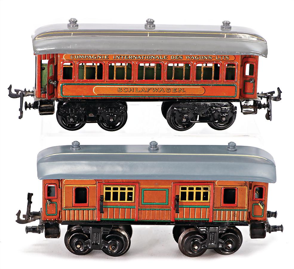 BING gauge 0, 2 items, baggage coach, sheet metal, red/brown, is colorwise slightly bleached out,: BING gauge 0, 2 items, baggage coach, sheet metal, red/brown, is colorwise slightly bleached out, otherwise very nice condition, 4-axled, 20 cm, sleeping car, roof new painted, with minimally scratche