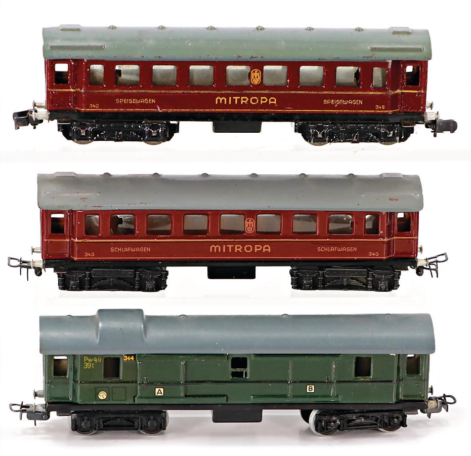 MÃ„RKLIN H0, 3 items, dining car, 342, sleeping car, 343, baggage coach, 344, minimal  scratches on (1 of 1)