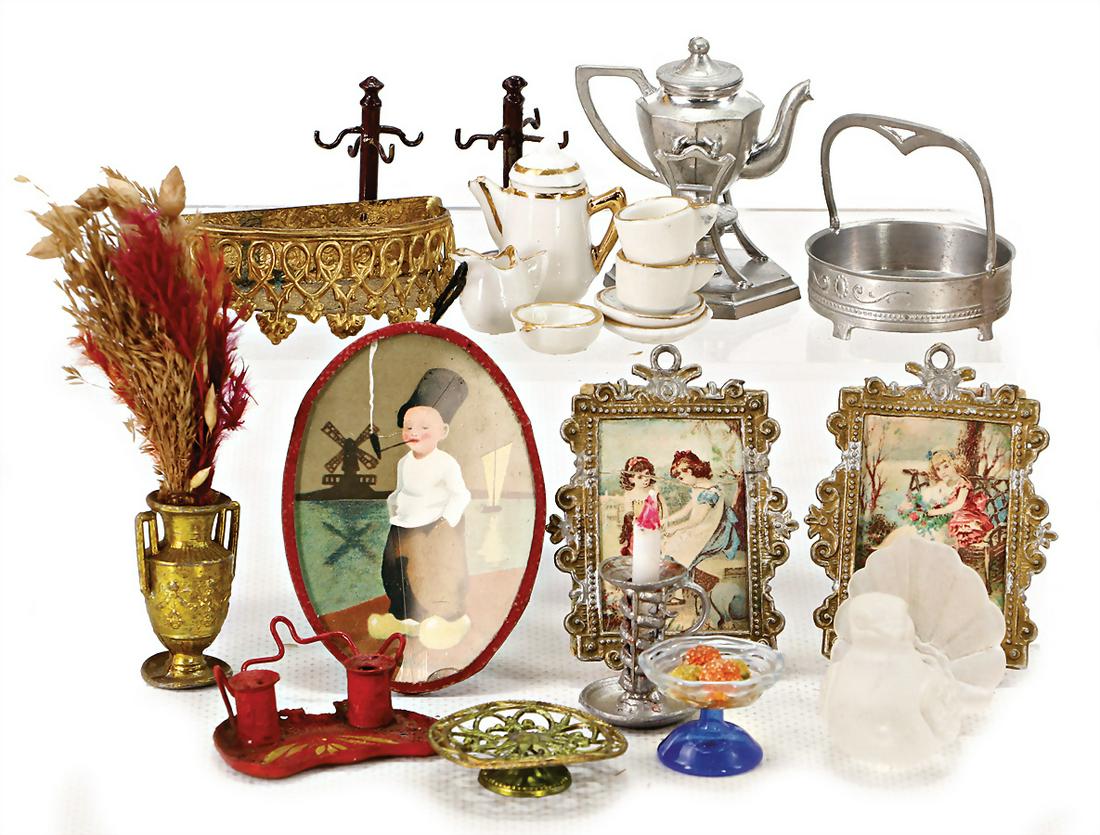 mixed lot dollhouse decoration pieces, tin, sheet metal, writing things, table holder, vases, (1 of 1)