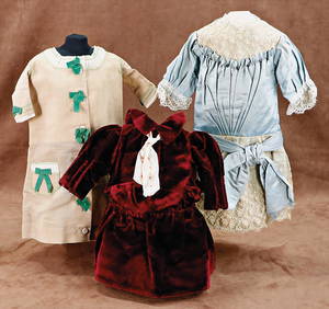 mixed lot of clothes, among it 1x very nice, French cotton dress, probably sewed of old fabric, with (1 of 1)