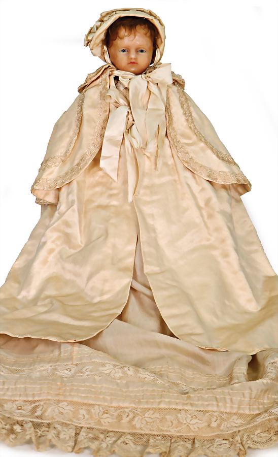 English wax shoulder headed doll, fix inset blue glass eyes, modeled and region of the mouth: English wax shoulder headed doll, fix inset blue glass eyes, modeled and region of the mouth and the nose, and ears, inset brown curly hair, wax arms and legs, very nice silk christening clothes