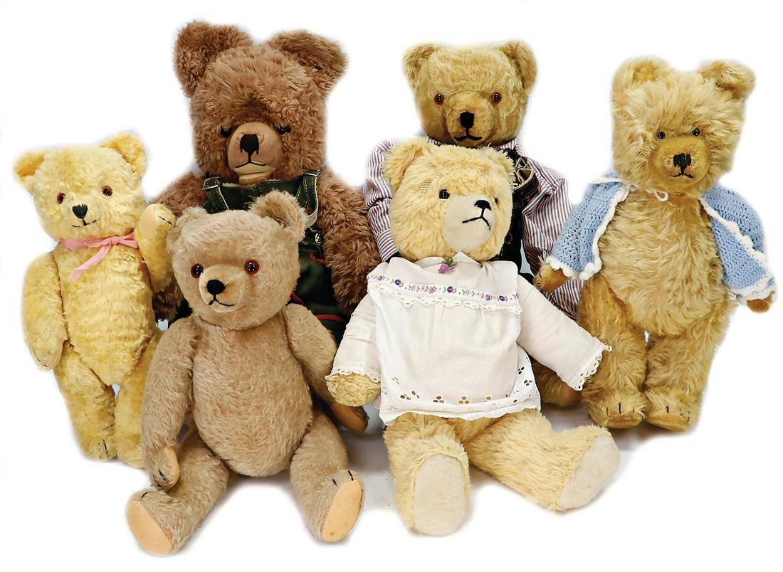 big mixed lot of bears, different manufacturers, 6 pieces, partially Sonneberg, 43-55 cm German: big mixed lot of bears, different manufacturers, 6 pieces, partially Sonneberg, 43-55 cm German Description Gr. Konv. Bären, untersch. Hersteller, 6 St., teilw. Sonneberg, 43-55 cm