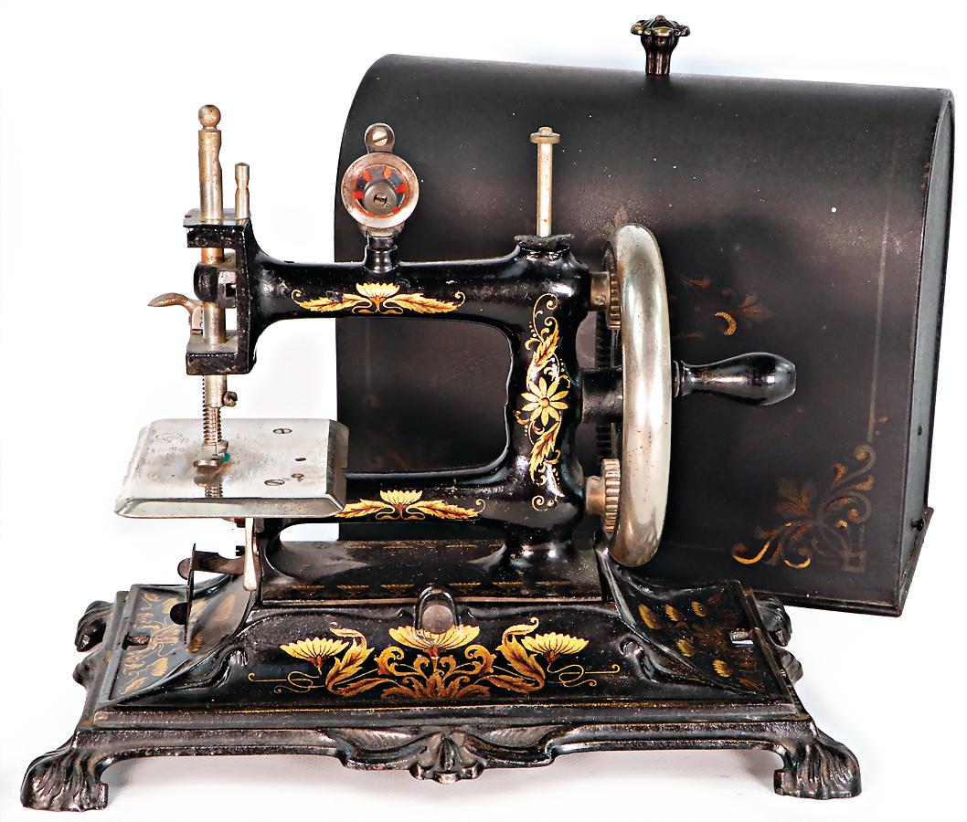 children`s sewing machine, black, cast iron, on lion's paw-feet, with cover, height: 22 cm, width: (1 of 1)