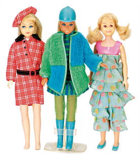 MATTEL Barbie, 3 pieces, Barbie, 2x Skipper, bendable leg, 1 doll of it with faulty leg joints, 1x: MATTEL Barbie, 3 pieces, Barbie, 2x Skipper, bendable leg, 1 doll of it with faulty leg joints, 1x Skooter, bendable leg, good condition, clothes good German Description MATTEL Barbie, 3 Teile,