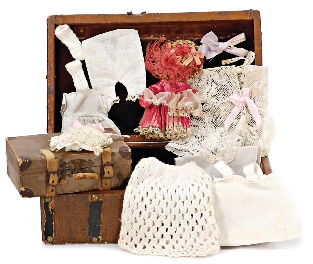 suitcase with doll clothes for a c. 18 cm. tall doll, with small suitcase, carrying strap is torn,: suitcase with doll clothes for a c. 18 cm. tall doll, with small suitcase, carrying strap is torn, 10.5 cm German Description Koffer mit Puppenkleidung für ca. 18 cm. Puppe, dazu kl. Koffer, Trag