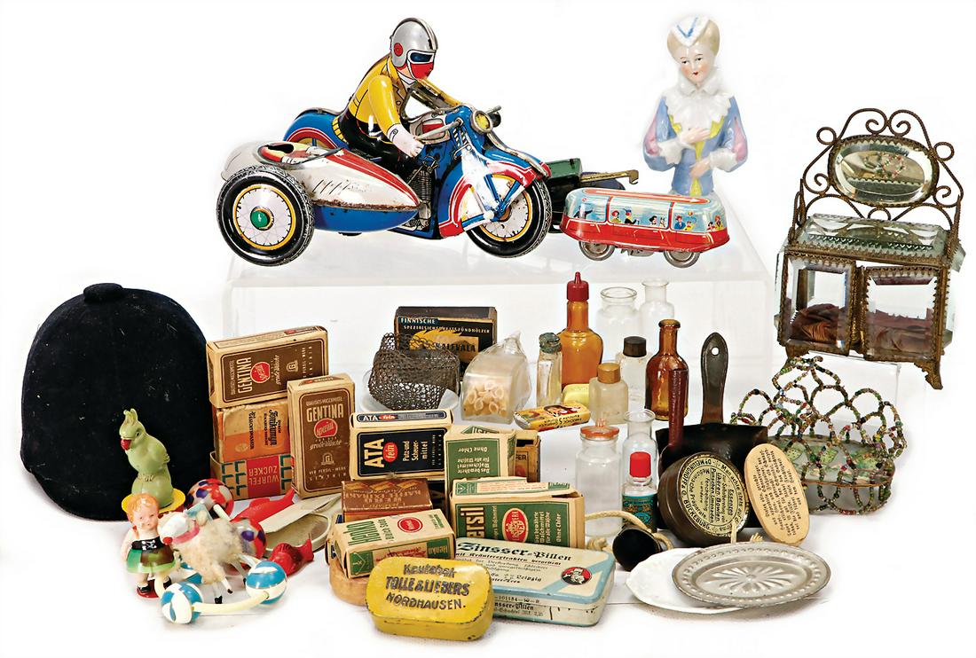 big mixed lot of decoration pieces for a shop and a few tin toy, 1x motorbike with sidecar, marked: big mixed lot of decoration pieces for a shop and a few tin toy, 1x motorbike with sidecar, marked GSN 605, age?, intact, celluloid-rattles, mirror, decoration pieces, please have a look at it German 