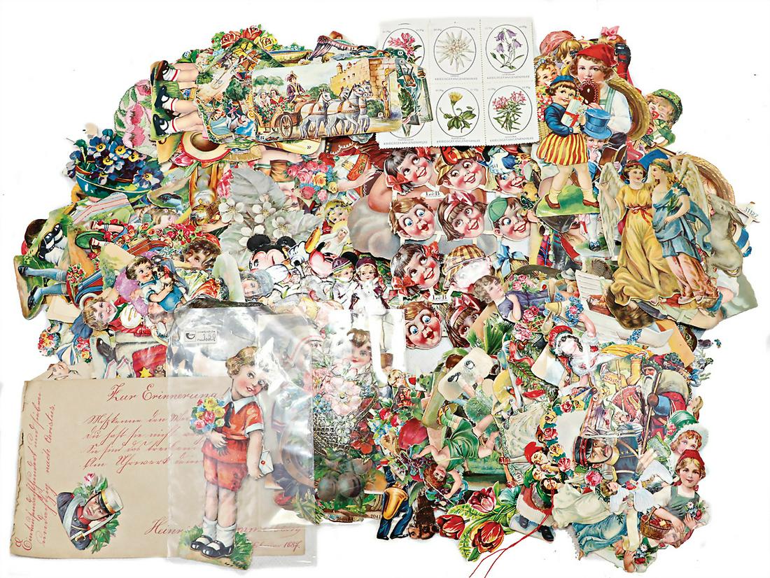 1 box made of chipboard filled with old wafer pictures, very extensive, children, animals, Christmas: 1 box made of chipboard filled with old wafer pictures, very extensive, children, animals, Christmas scenes German Description 1 Spanschachtel voller alter Oblaten-Bilder, sehr umfangreich, Kinder, Ti