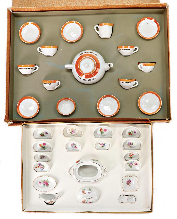 2 pieces, service, small dinner service with flower decor, plates, diameter: 5 cm, soup tureen, (1 of 1)