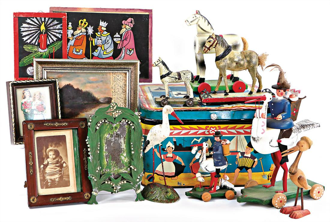 small tin box filled with ERZGEBIRGE toy, table pictures, small articles   German Description  Kl. (1 of 1)