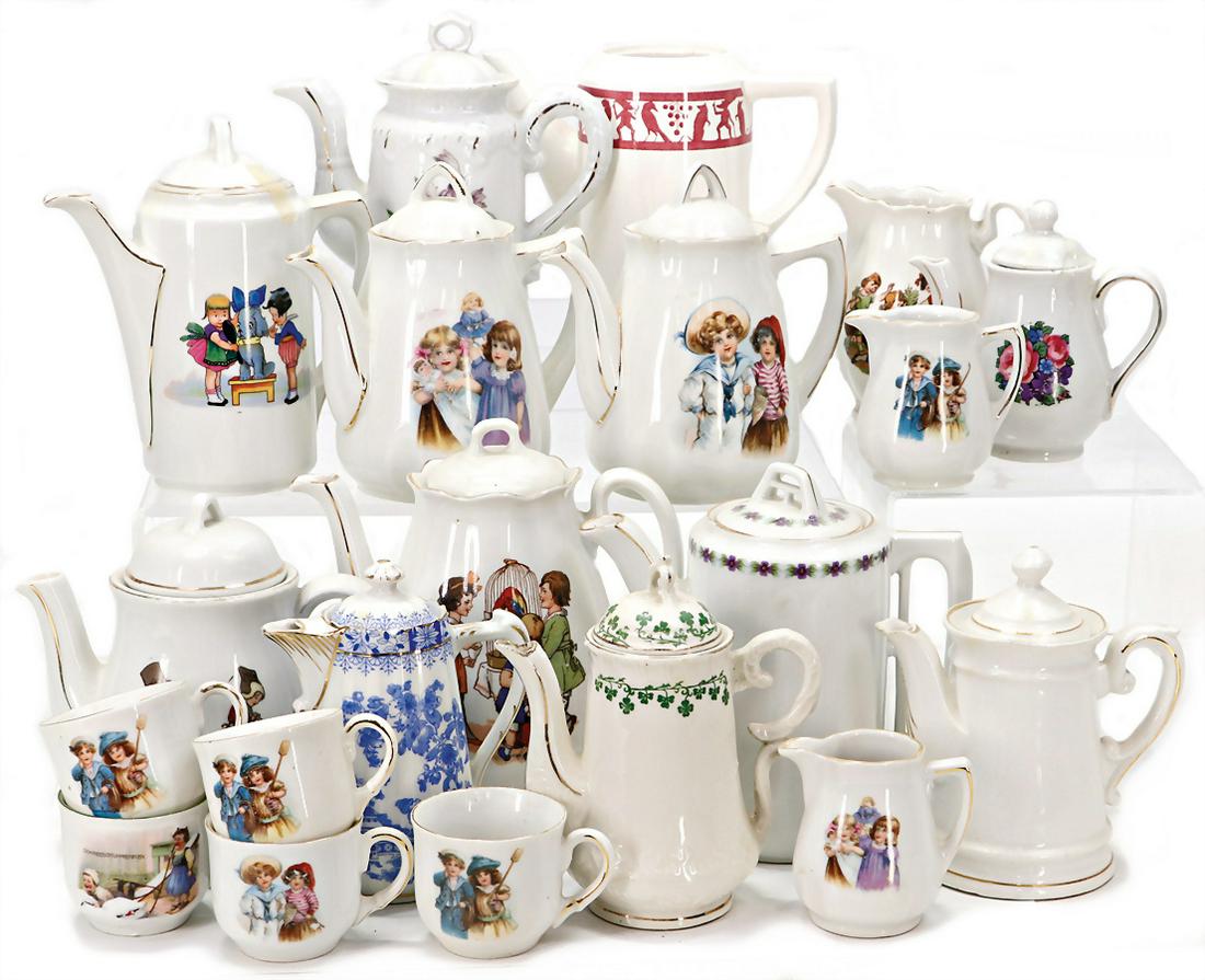 porcelain service pieces, cans, cups, mostly children decor German Description: porcelain service pieces, cans, cups, mostly children decor German Description Porzellan-Service-Teile, Kannen, Tassen, meist Kinderdekor