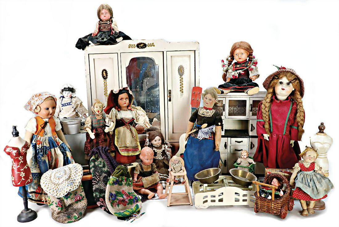 treasure chest, cabinet, height: 46 cm, some dolls, different periods, small kitchen cupboard, (1 of 1)