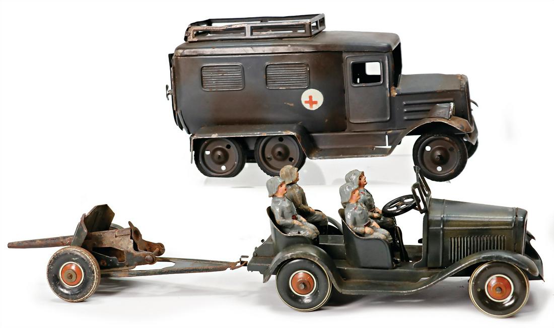 TIPP&CO jeep, with crew, anti-aircraft-gun, ambulance, sheet metal, field gray, partially: TIPP&CO jeep, with crew, anti-aircraft-gun, ambulance, sheet metal, field gray, partially retouched, minimally scratches on the paintwork, rust at the anti-aircraft-gun, please have a look at it G