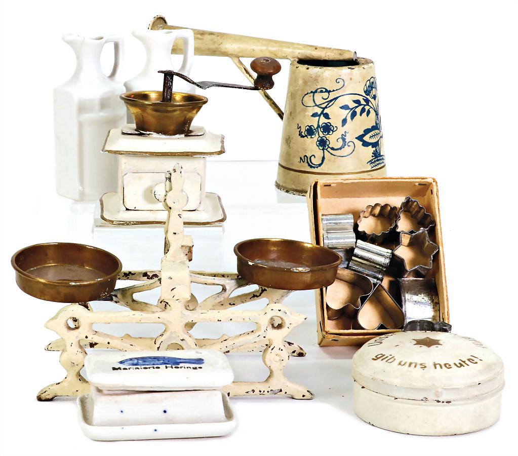 doll kitchen parts, scales, 14.5 cm, metal casting, bread box, coffee grinder, herring tin, 2: doll kitchen parts, scales, 14.5 cm, metal casting, bread box, coffee grinder, herring tin, 2 carafes, 8 cm, 1 of it was glued at the top, some cake pans German Description Puppenküchenteil