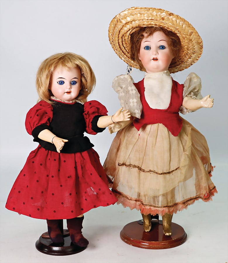 mixed lot of dolls, 1x ARMAND MARSEILLE, marked 1894 AM3 DEP Made in Germany, blue hollow sleepy: mixed lot of dolls, 1x ARMAND MARSEILLE, marked 1894 AM3 DEP Made in Germany, blue hollow sleepy eyes, closed mouth, line of upper teeth, jointed body, fingers at one hand are break off, 28 cm,