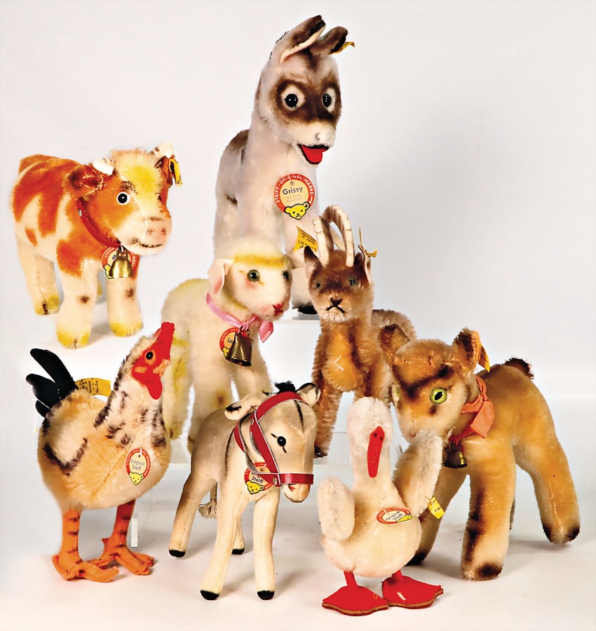 STEIFF 8 pieces, farm animals in unused condition, with button, chest label and  cloth tag label, (1 of 1)