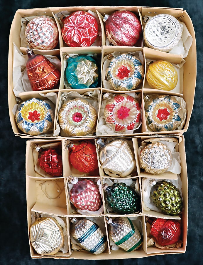 Christmas tree decoration, glass, 23 pieces, baskets, cone, reflector balls   German Description (1 of 1)